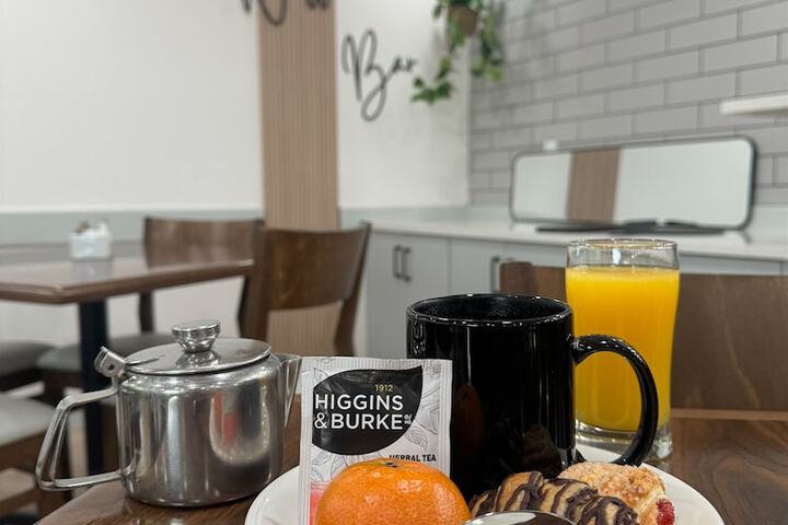 Breakfast/Coffee Service 108 of 123