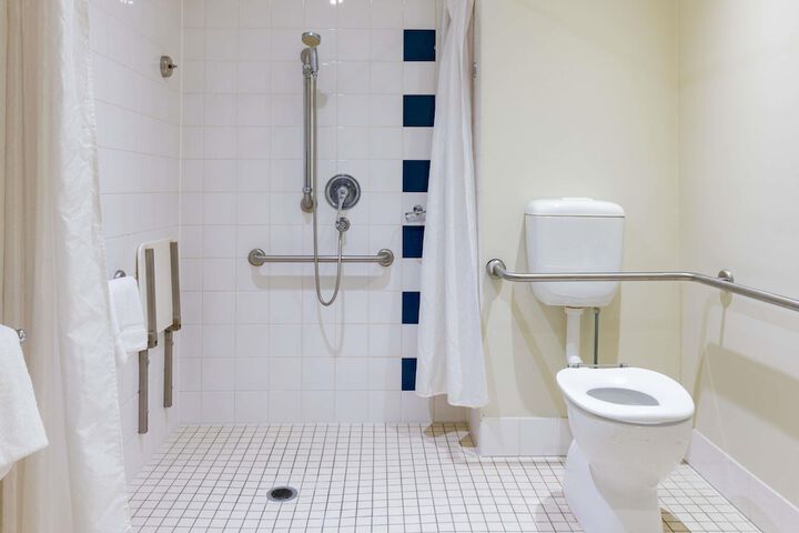 Room 30 of 108