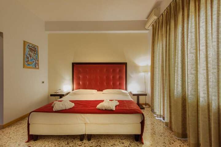 Room 15 of 31