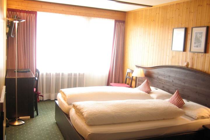 Room 12 of 107