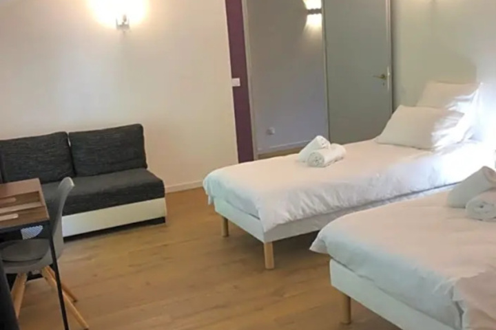 Room 4 of 12