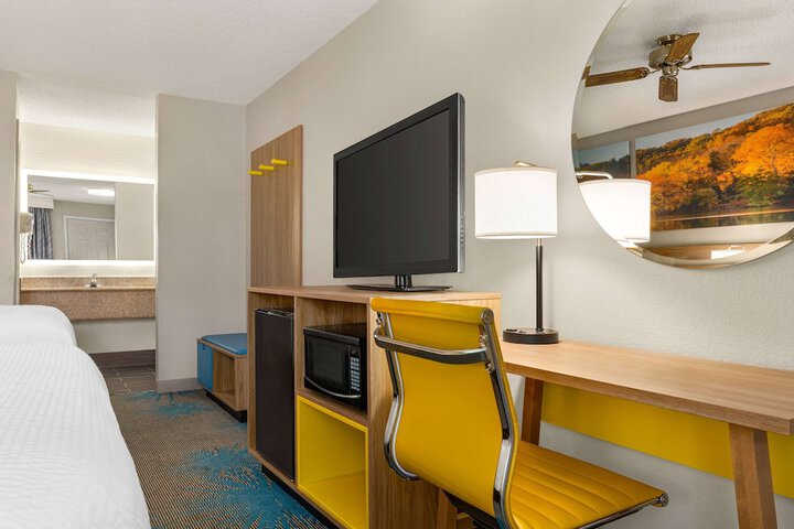 Room 10 of 31