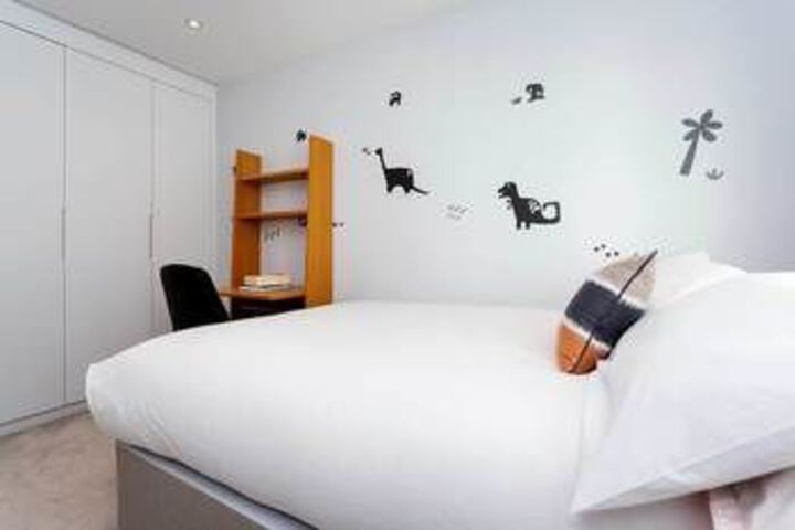 Room 6 of 17