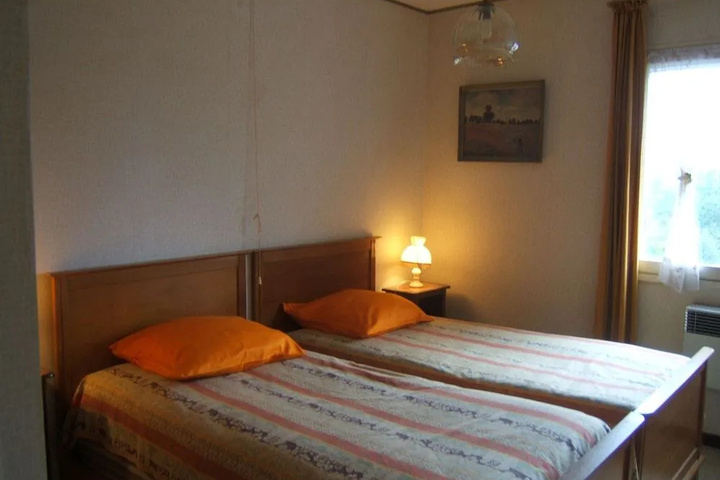 Room 5 of 11