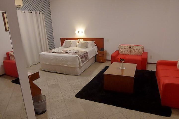 Room 17 of 37