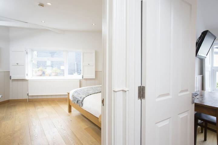 Room 44 of 69