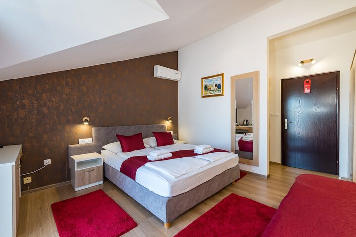Room 27 of 137