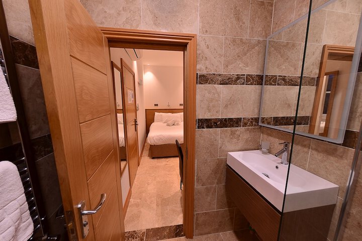 Room 44 of 90