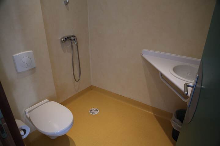Room 16 of 26