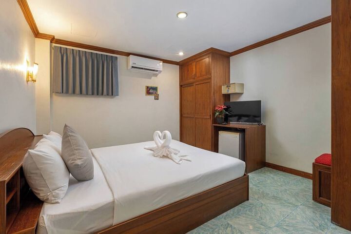 Room 8 of 29