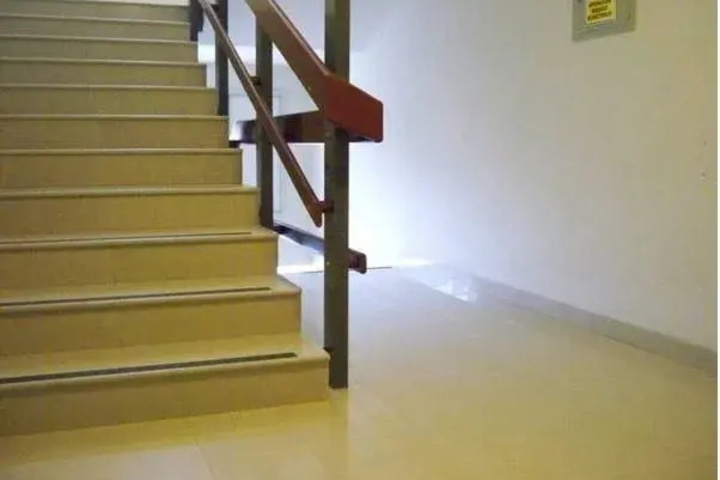 Room 6 of 18