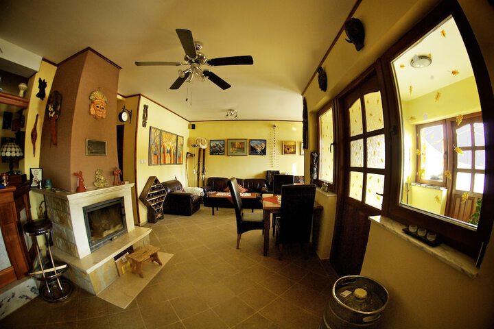Entrance & Lobby