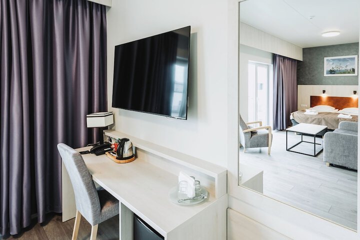 Room 27 of 79