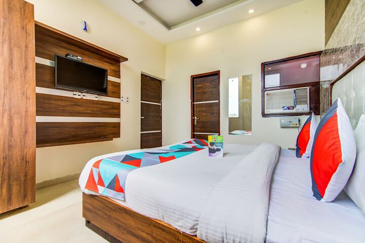 Room 13 of 20