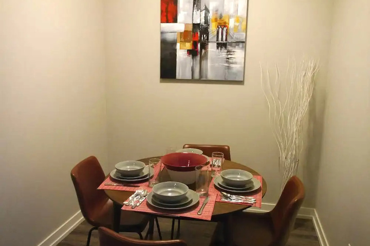 Dining 11 of 12