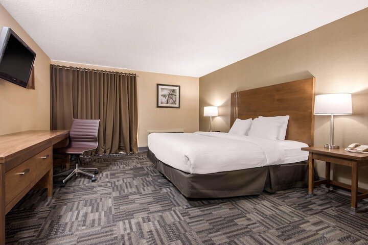 Room 25 of 42
