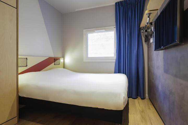 Room 3 of 38