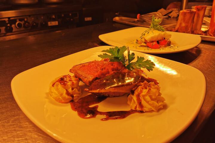Dining 34 of 59