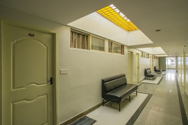 Ballroom/Hall 22 of 24