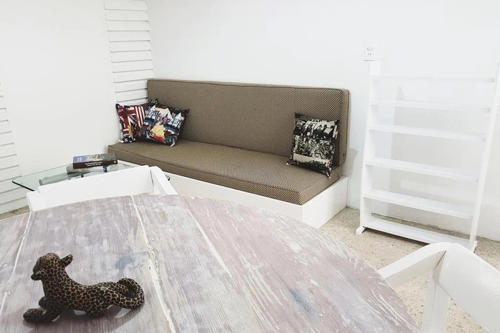 Room 9 of 12