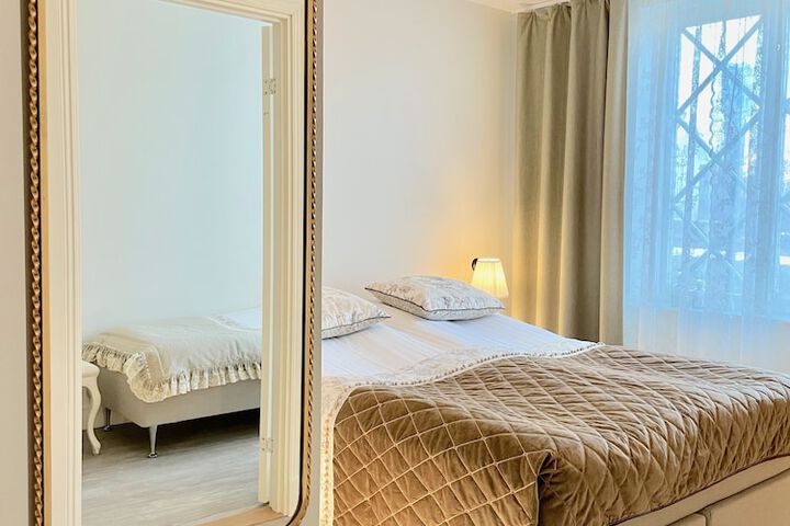 Room 8 of 43