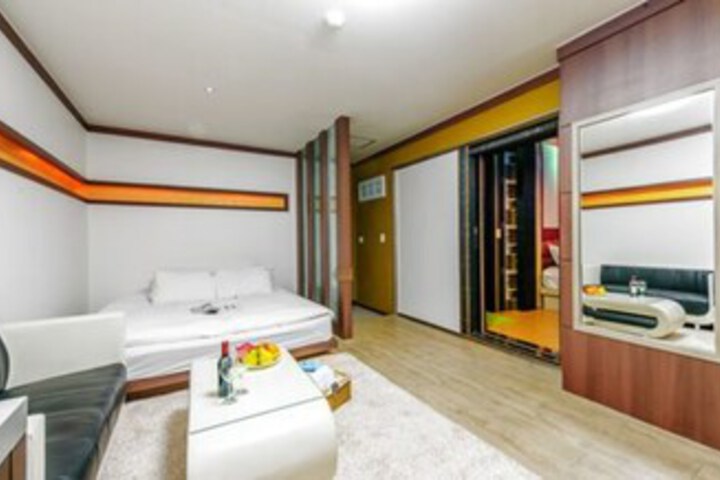 Room 29 of 37