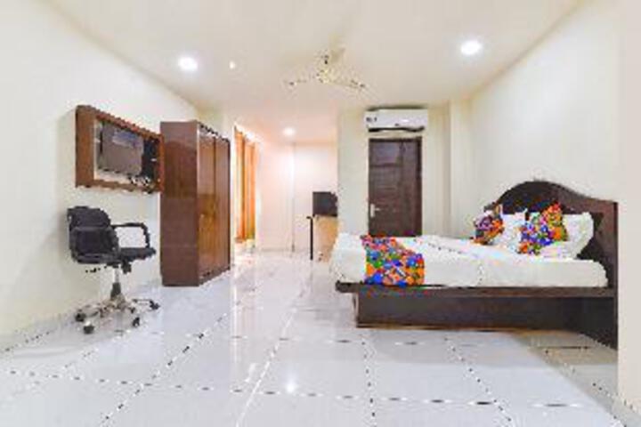 Room 6 of 27
