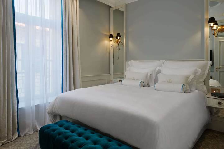 Room 4 of 62