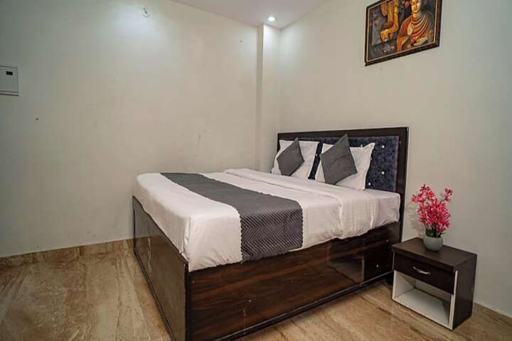 Room 27 of 51