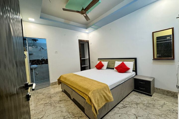 Room 6 of 17