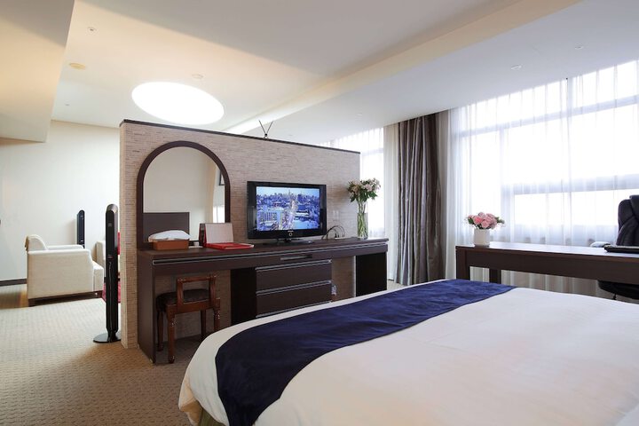 Room 10 of 34
