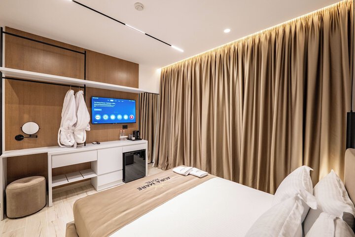 Room 48 of 244