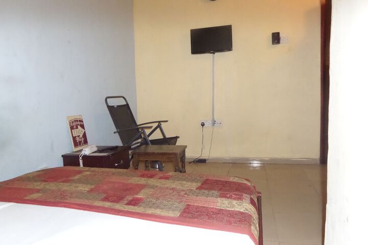 Room 5 of 8