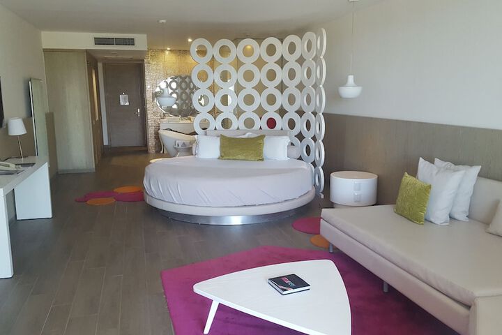 Room 15 of 145
