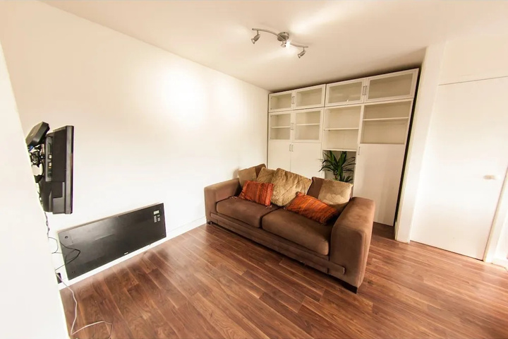Room 4 of 11