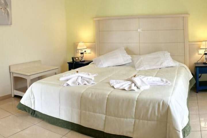 Room 4 of 41
