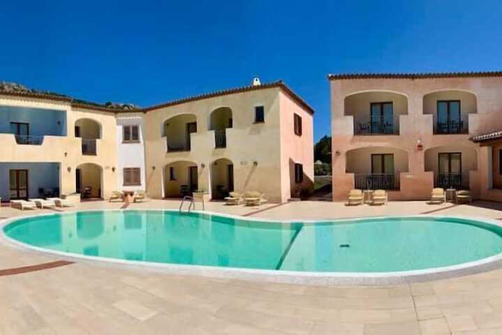 Hotel Pool