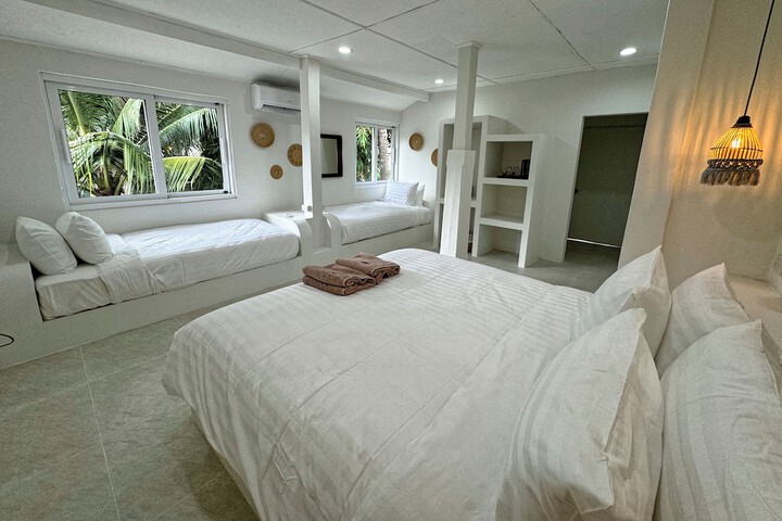 Room 4 of 68