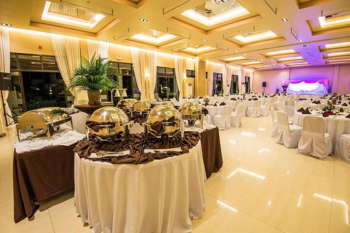 Ballroom/Hall 39 of 58