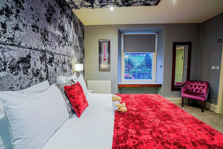 Room 95 of 242