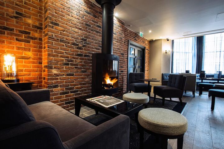 Lounge 54 of 60
