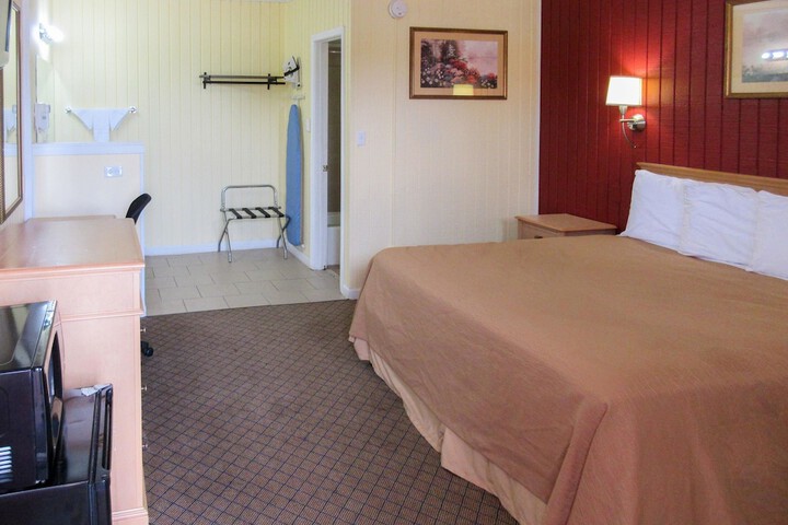1 King Bed (5 of 20)