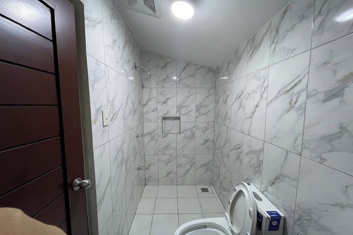 Room 34 of 48