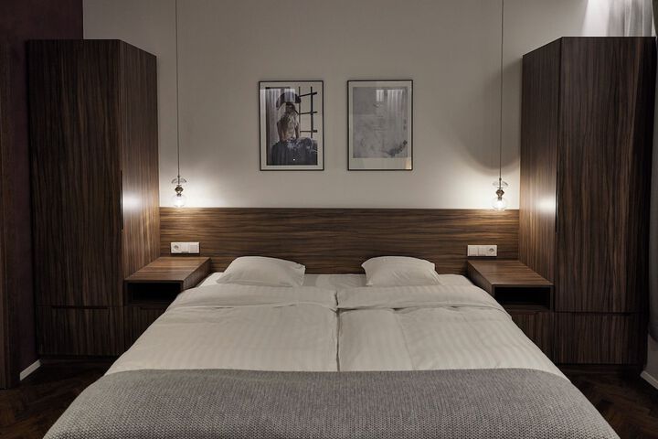 Room 11 of 89