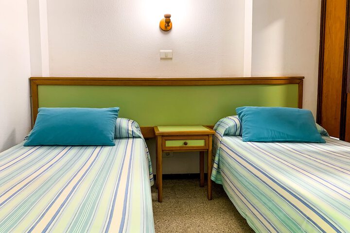 Room 24 of 148