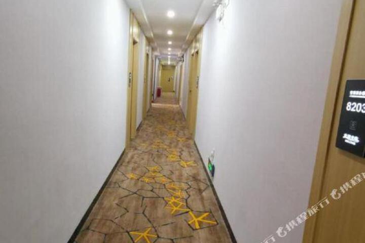 Jixiang Hotel (Guangzhou Dashadi Subway Station)