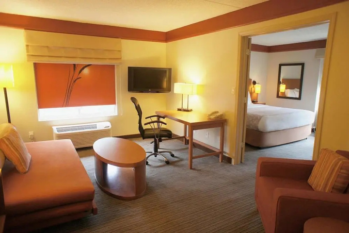 Room 3 of 7