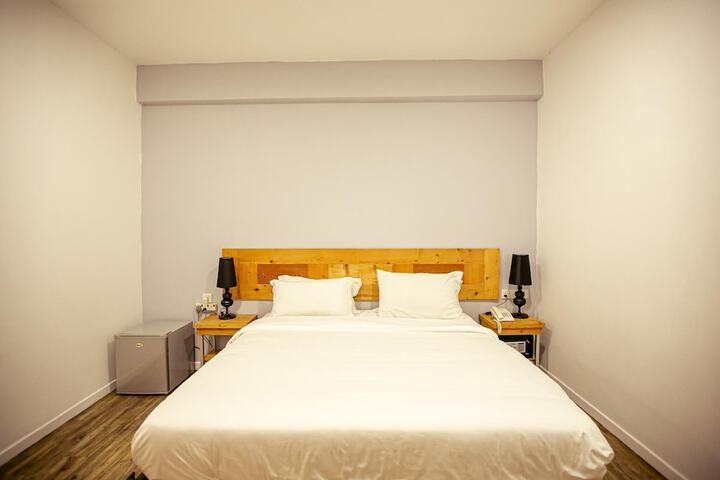 Room 9 of 34