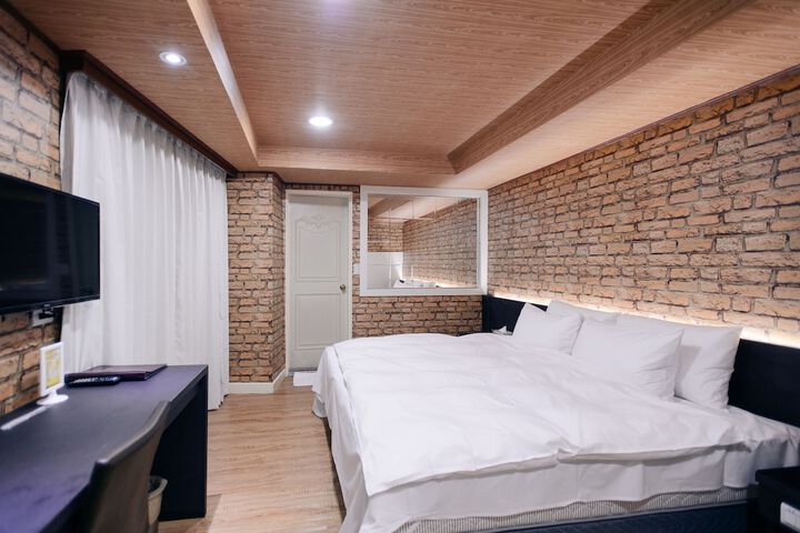 Room 46 of 67