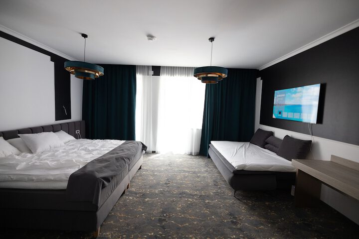 Room 12 of 42